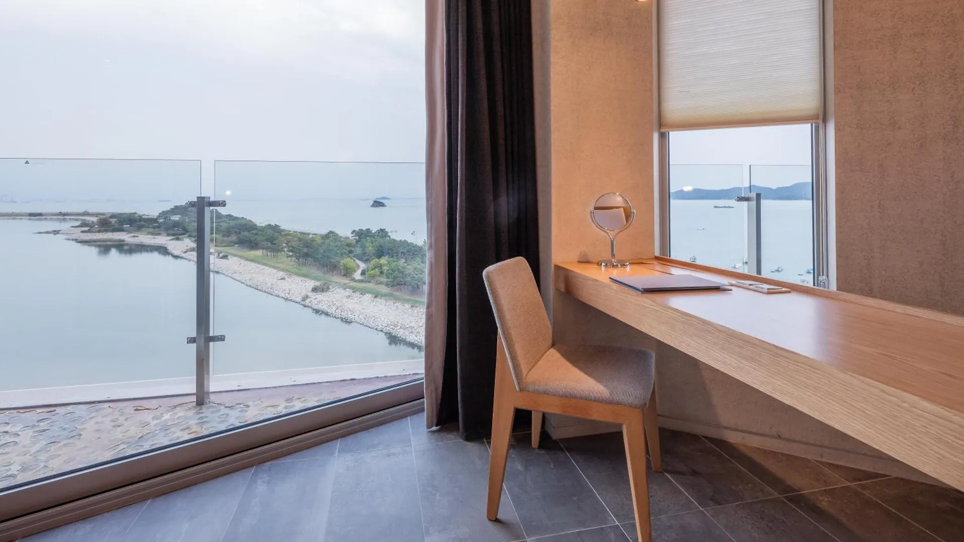 Nest Hotel Incheon 5*,