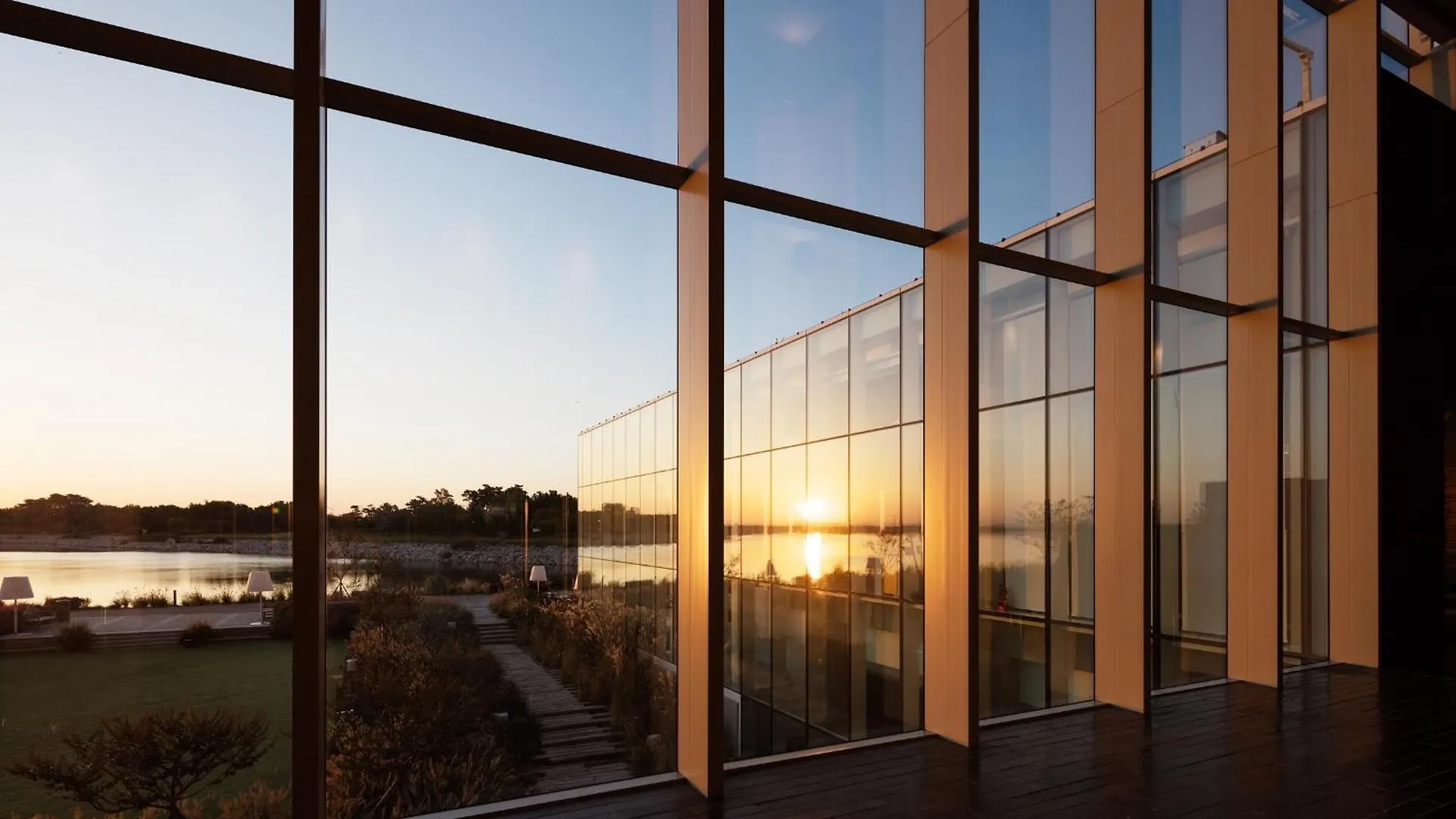 Nest Hotel Incheon 5*,