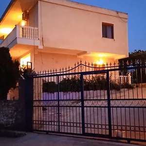 Arsen Aparthotel Sarandë